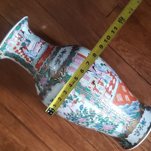 VINTAGE FAMILLE ROSE VASE - Picture 10 of 13